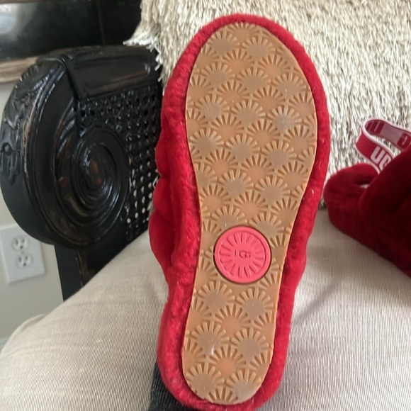 UGG slippers like new - Picture 2 of 4